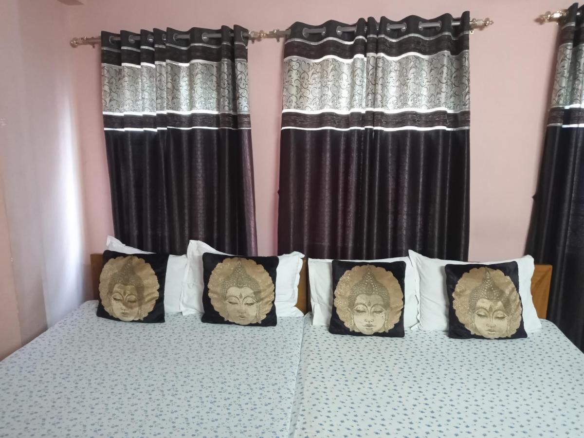 Hotel Royale Колката Екстериор снимка