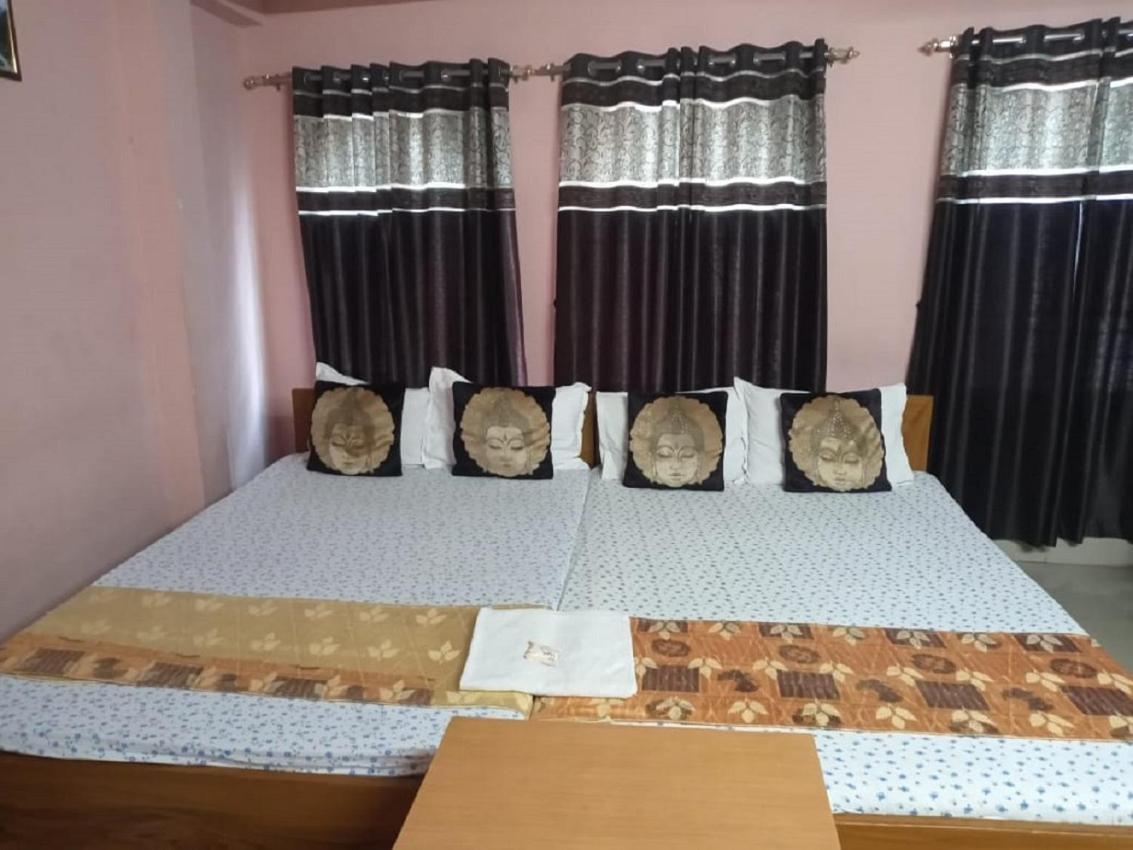 Hotel Royale Колката Екстериор снимка