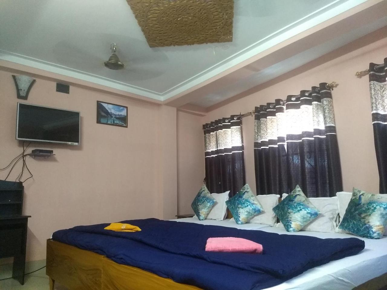 Hotel Royale Колката Екстериор снимка